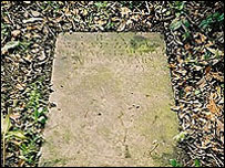 George Lyons grave by jim Farrel 9b5288b7fd22539e62da64f1a756a6dbe560f071